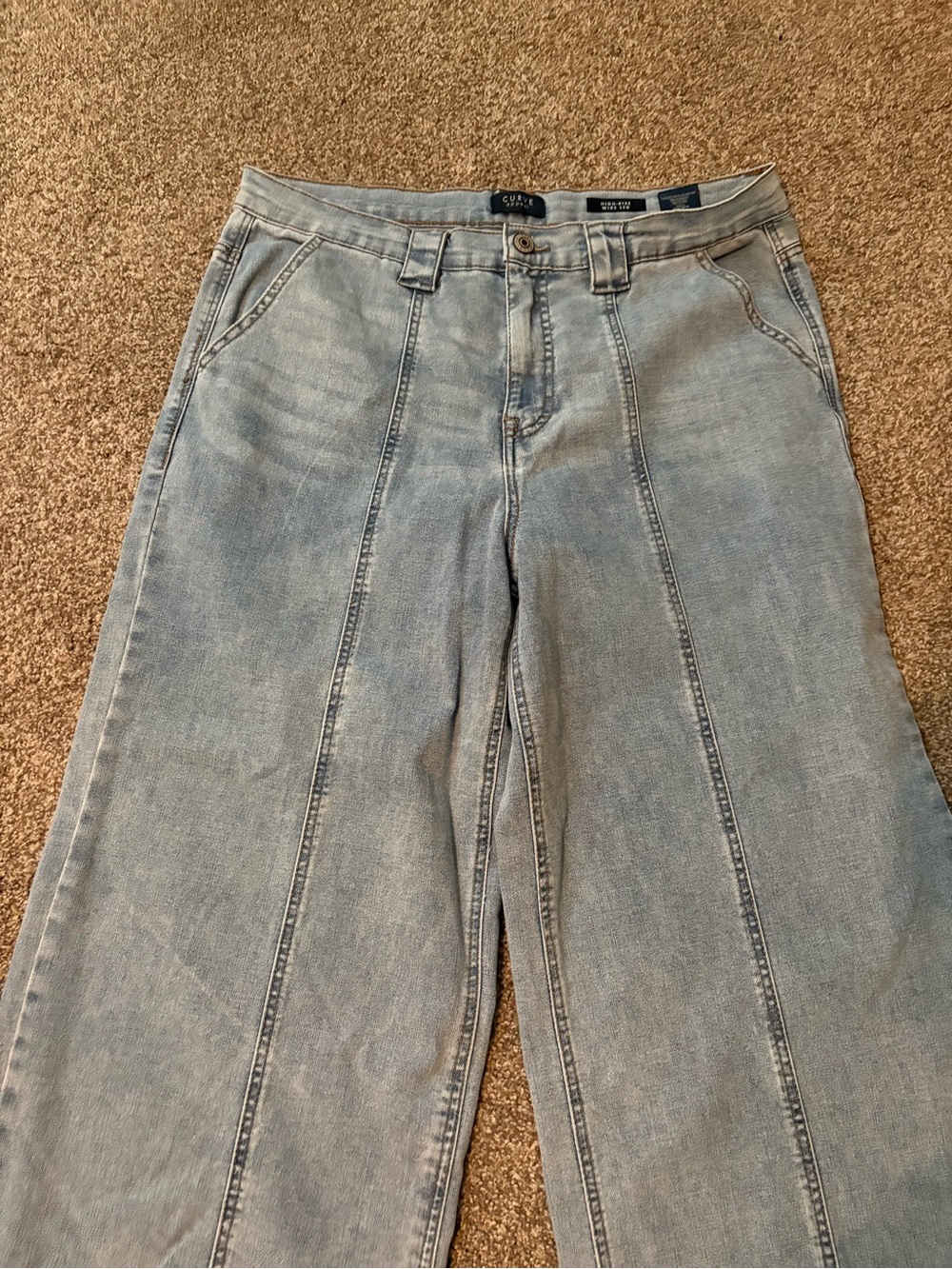 Vintage-Inspired Light Blue Women’s Jeans